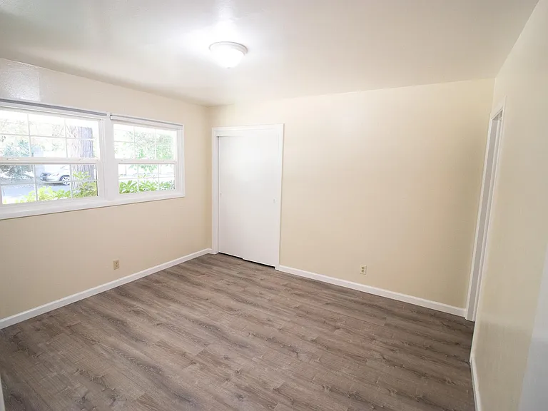 2119 Eastwood Ln — Photo 8