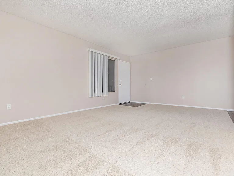 Huntington Highlander Apartment Homes — Photo 22