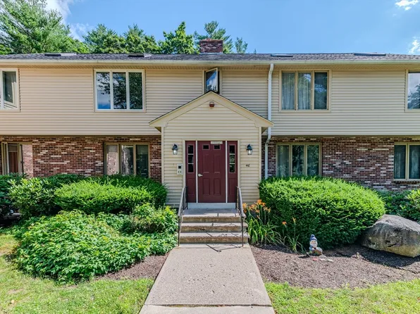 46 Pinebrook Ln APT 4, South Easton, MA 02375