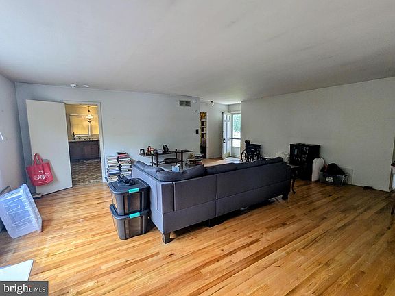 5th image of 8421 Hallmark Cir