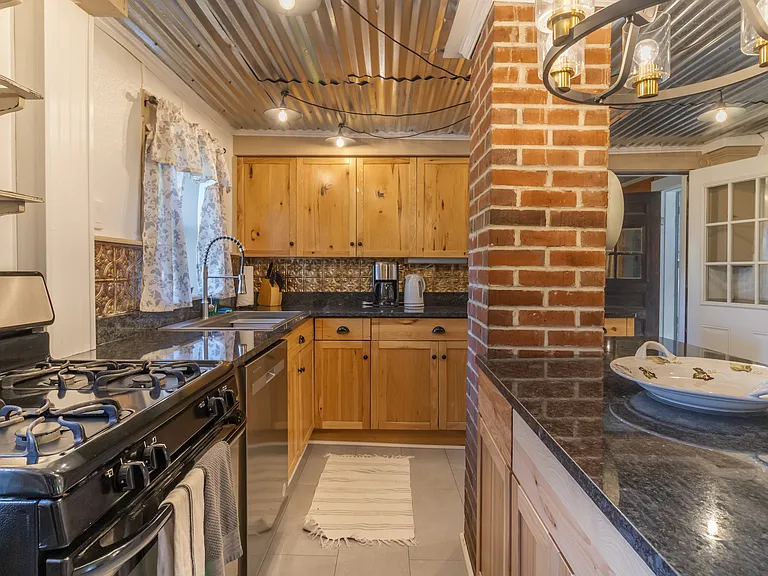Castine Rd — Photo 15