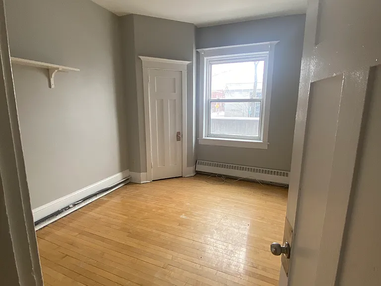 351 Elgin St #B — Photo 6