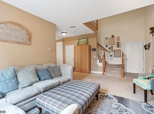 106 Limerick Ln, Lopatcong Twp., NJ 08865