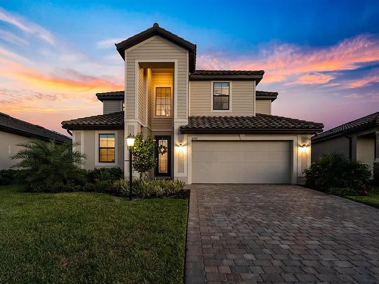 6523 Clairborne Ln — Photo 2
