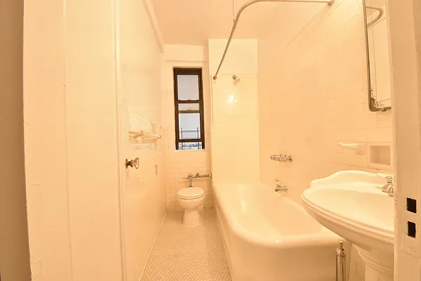 Rented by (Legacy) NY Quality Living Uptown | media 18