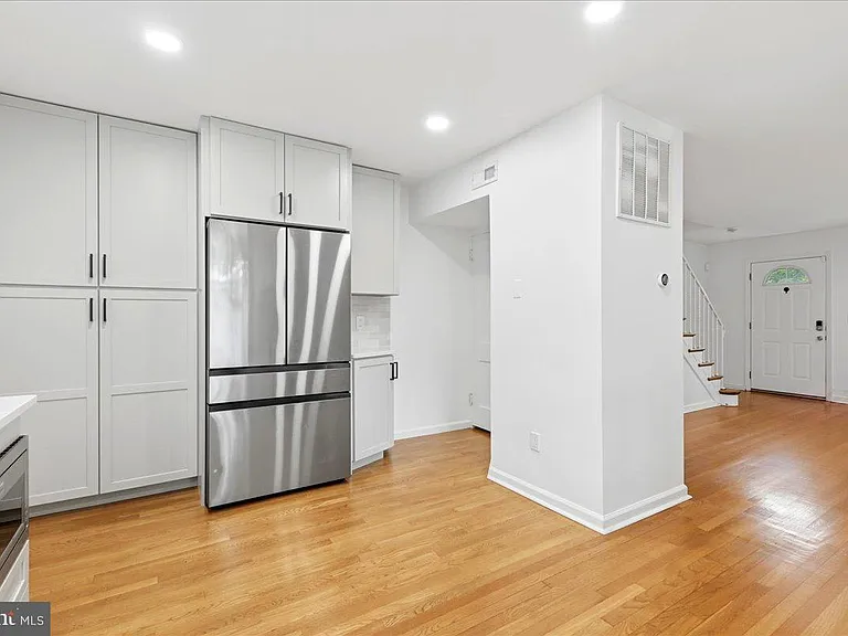 1008 Bashford Ln — Photo 15