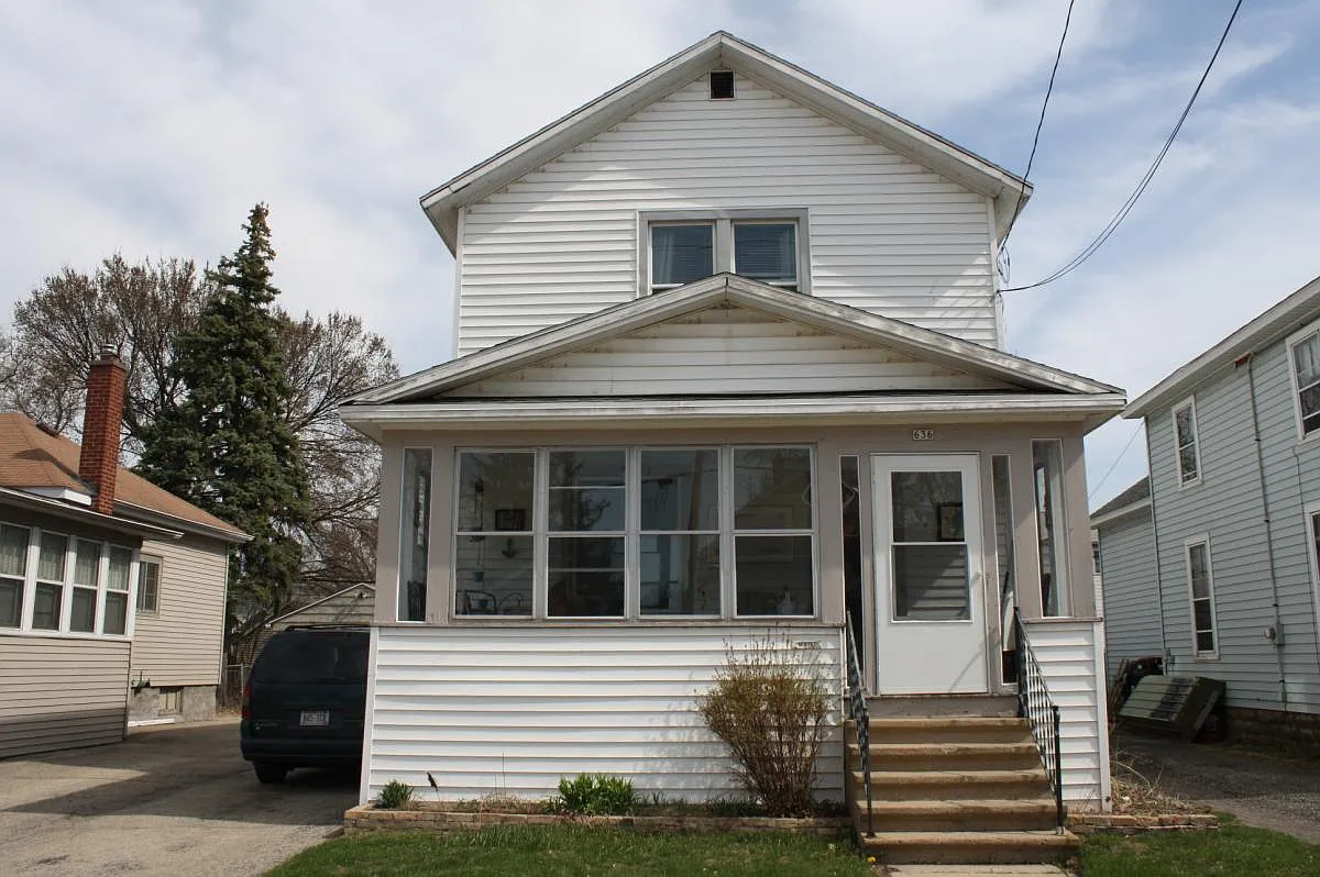 636 School Ave photo 1