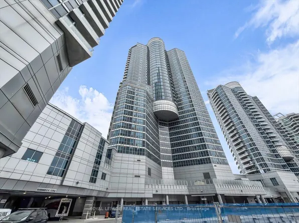 208 Queens Quay W #1104, Toronto, ON M5J 2Y5