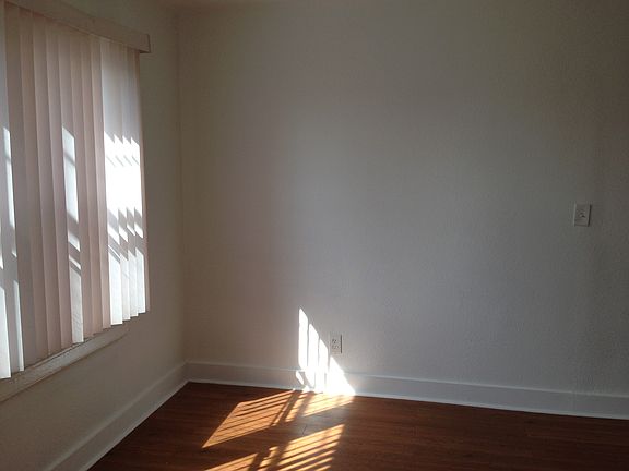 3rd image of 4706 1/2 S Vermont Ave APT 4