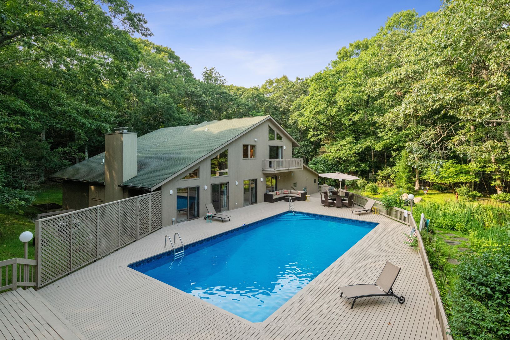  Spacious home sitting on 1 acre +/-