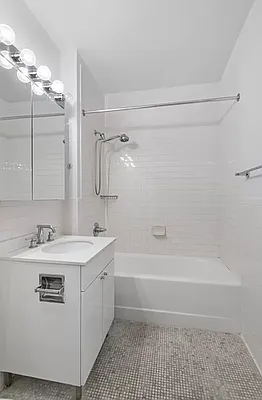 Rented by NY Living Solutions | media 22