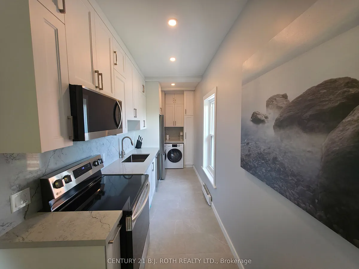 Building Photo - 82 Albert St N #1