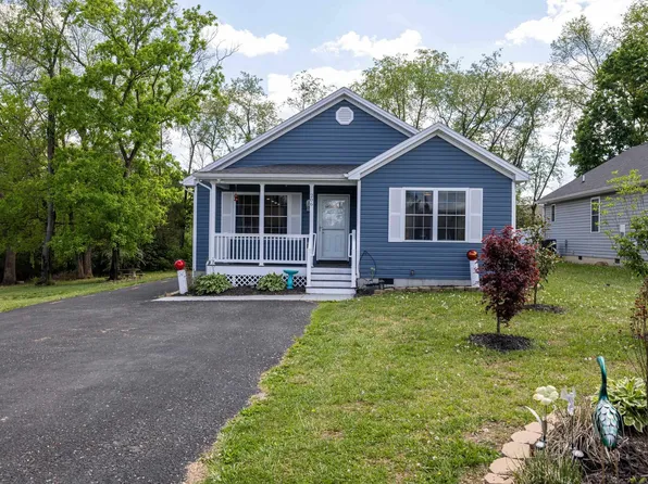 206 W Summit Ave, Elkton, VA 22827