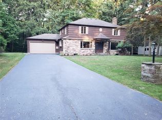 276 Oakridge Dr, Irondequoit, NY 14617