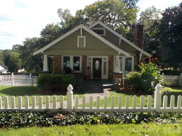 809 Grove Ave SW, Lenoir, NC 28645