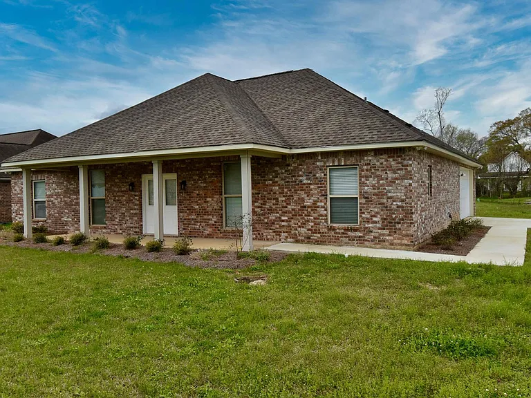 112 Haley Ln — Photo 2