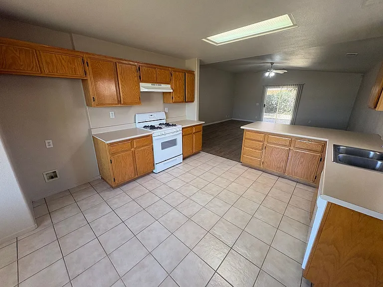 3832 W Sweet Ave — Photo 24