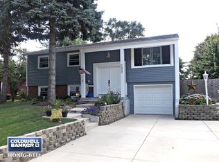 125 Pueblo Rd, Carpentersville, IL 60110