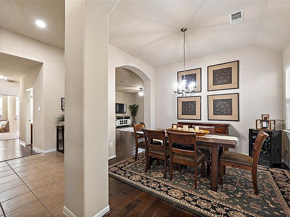 4th image of 111 N Greenprint Cir