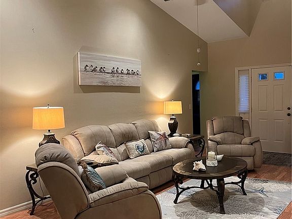 4th image of 3289 Clubview Dr