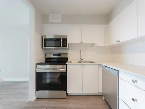 3575 Kaneff Crescent, 3575 Kaneff Cres, Mississauga, ON L5A 3Y5