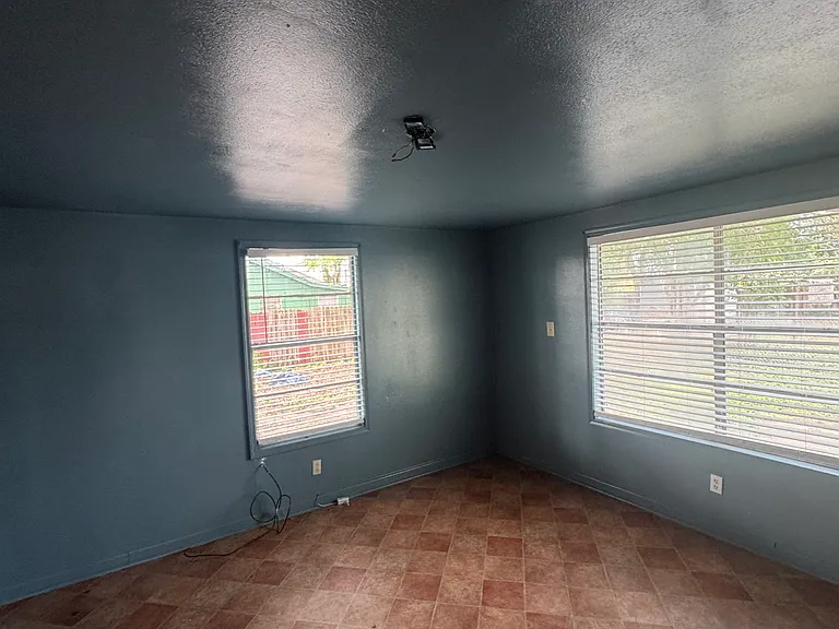 809 Loma St — Photo 18