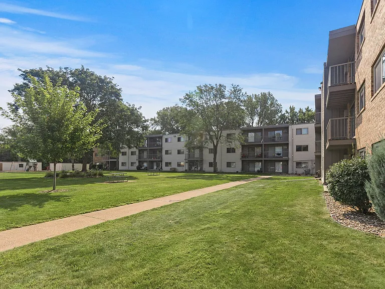Eastgate Apartments — Photo 12