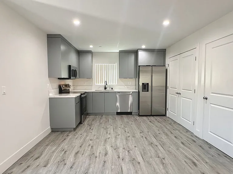 11512 Oxford Ave — Photo 49