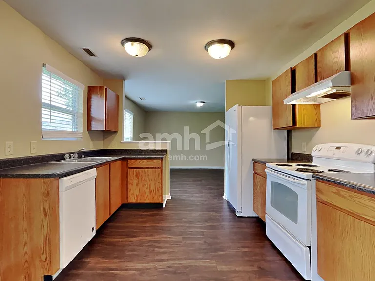 2361 Blackthorn Dr — Photo 3