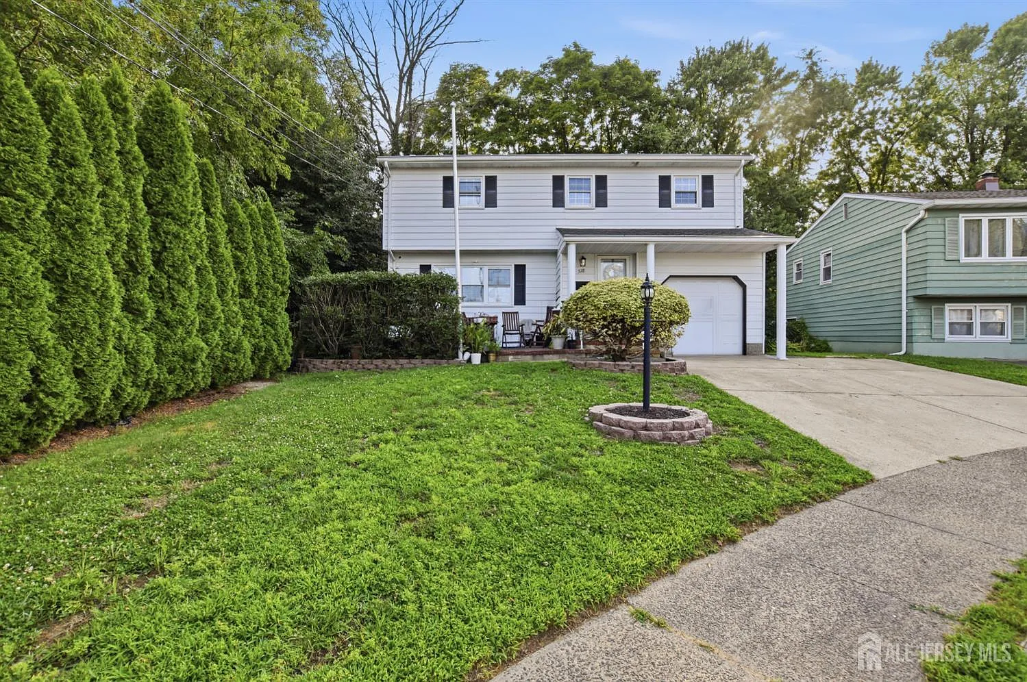 4 bed, 1.5 bath, $4,200 — Photo 1