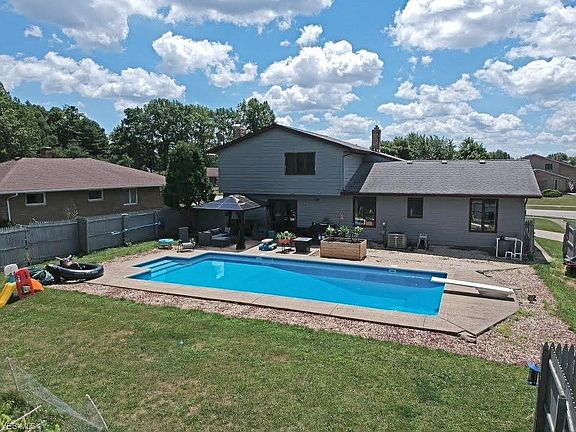 2nd image of 1379 Aspenwood Dr