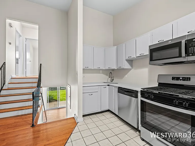 325 E Lake St — Photo 9