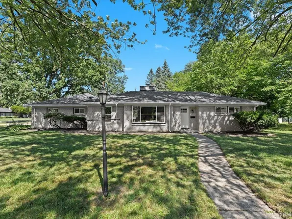 24650 Lathrup Blvd, Southfield, MI 48075