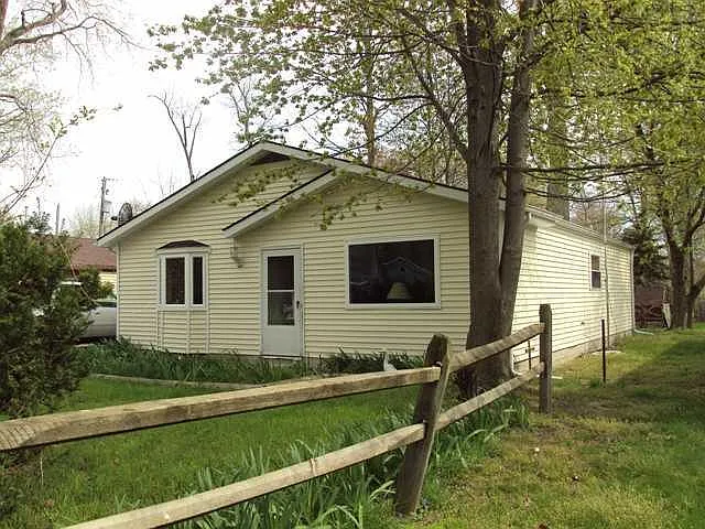 1906 Lilias Dr photo 1