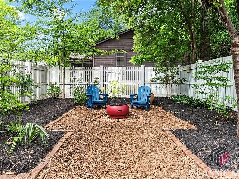 325 Lyndon Ave — Photo 3