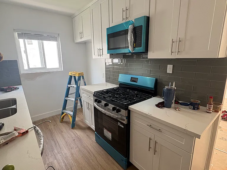1115 N Flores St #8 — Photo 13