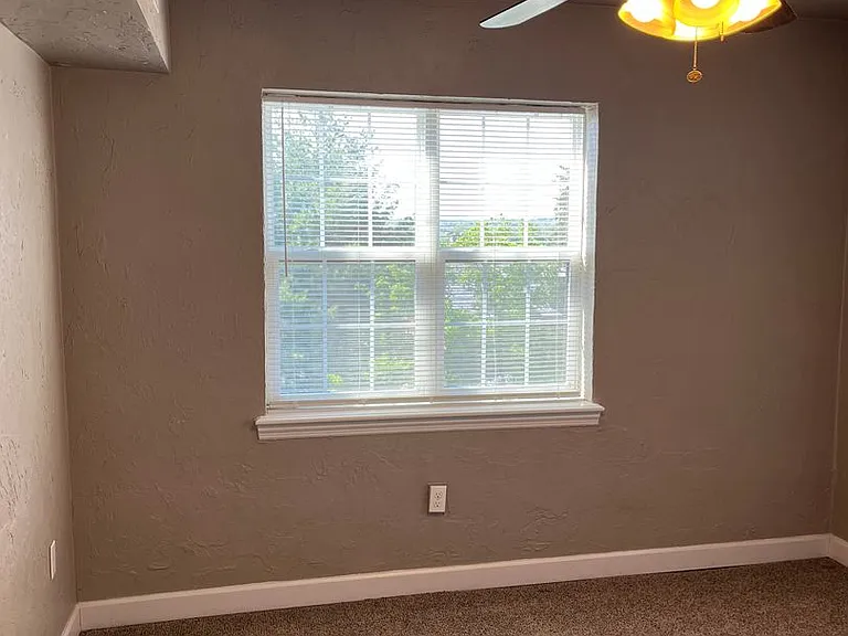 Elm Terrace Apartments — Photo 41