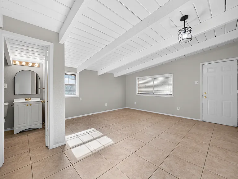 2821 Yale St — Photo 21