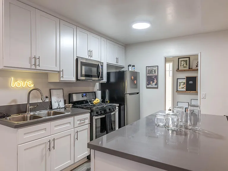 4764 Forman Ave. — Photo 16