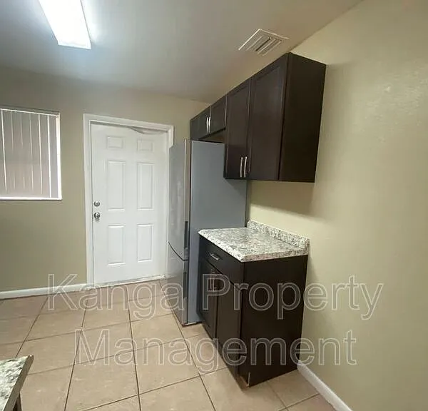 820 14th St #2 — Photo 9