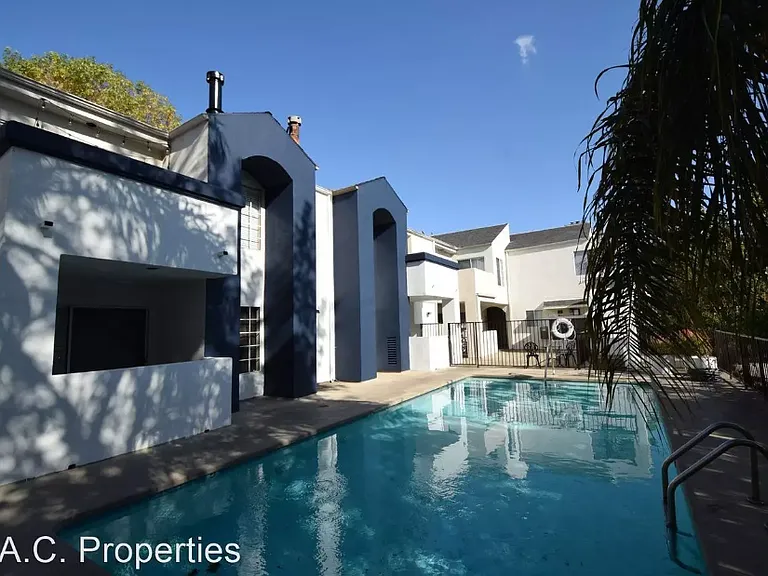 15007 Burbank Blvd — Photo 1