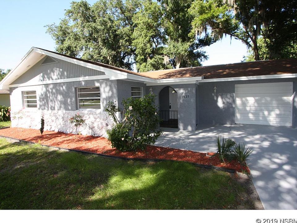 1st image of 1921 Pine Tree Dr