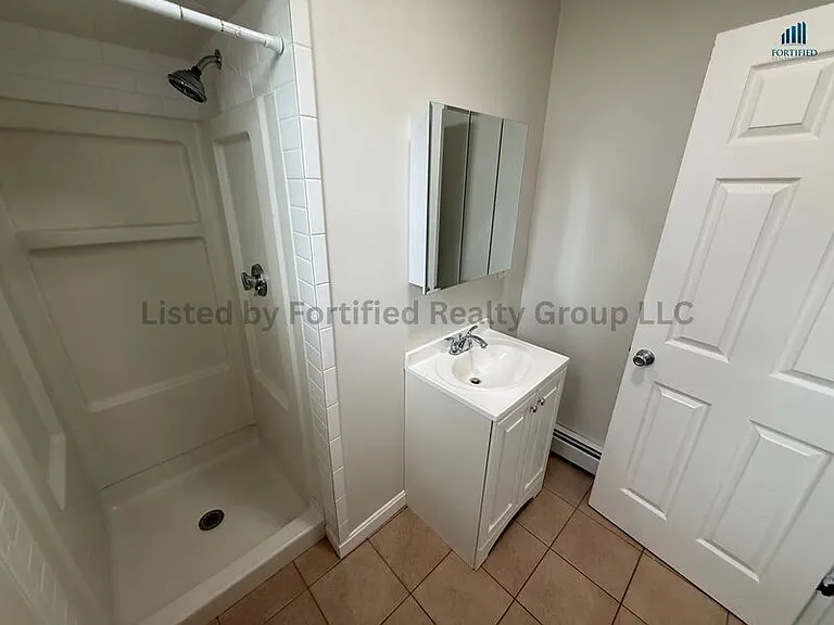 552 Maple St #1R — Photo 10