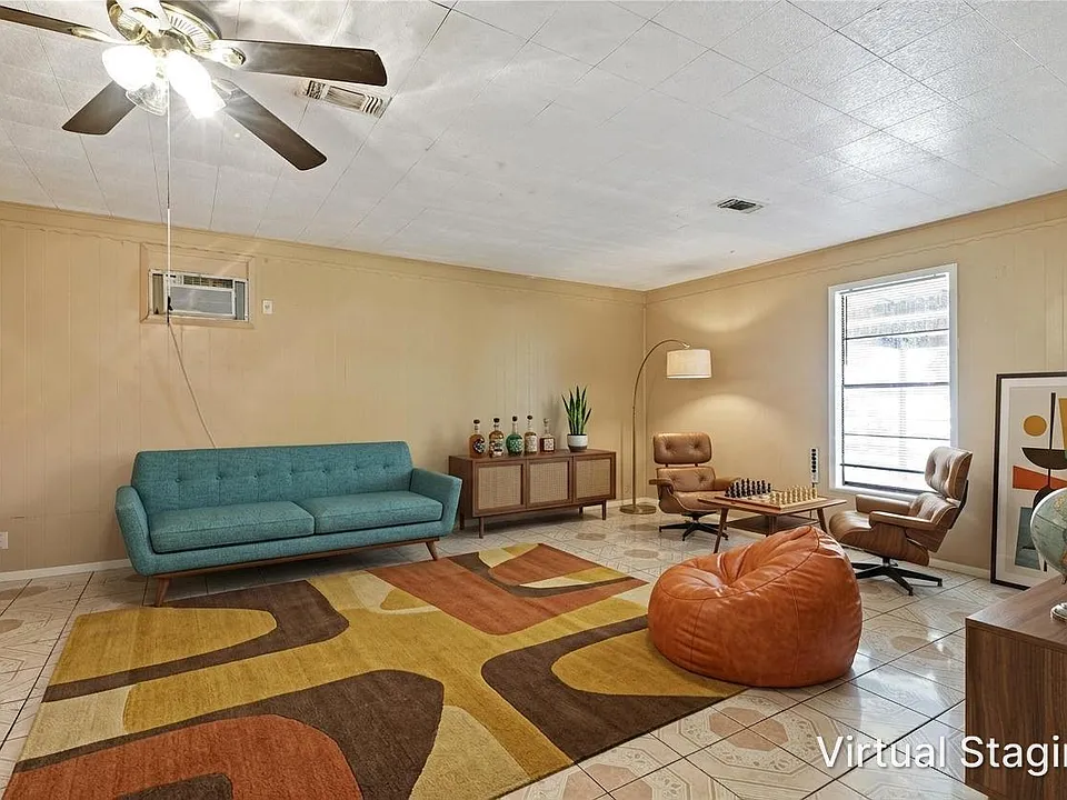 2817 Lancaster Ln