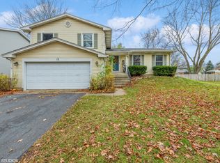 13 Duxbury Ln, Cary, IL 60013