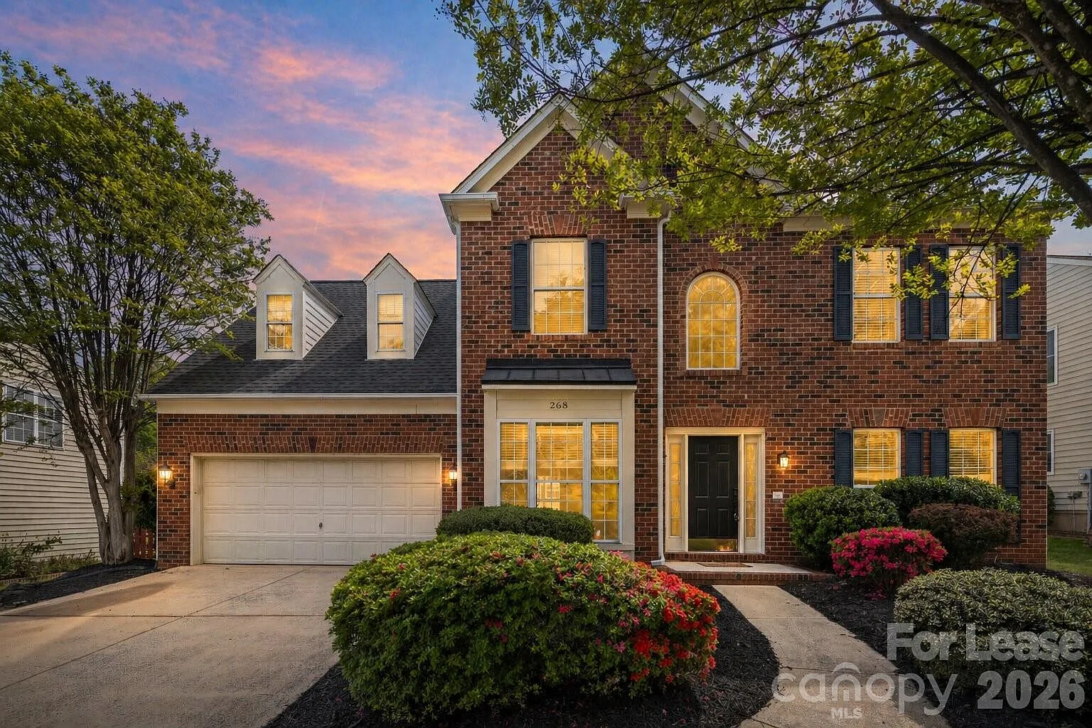 5 bed, 2.5 bath, 2882 sqft, $3,100 — Photo 1
