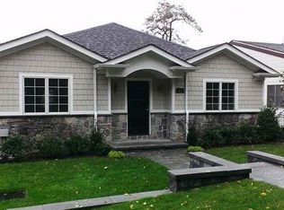 61 Sands Point Rd, Port Washington, NY 11050