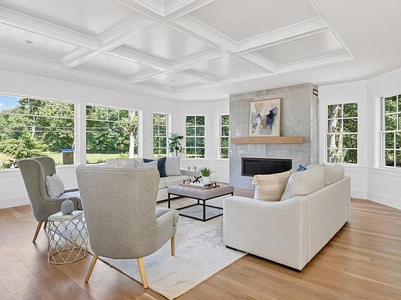 5th image of 251 Prospect St