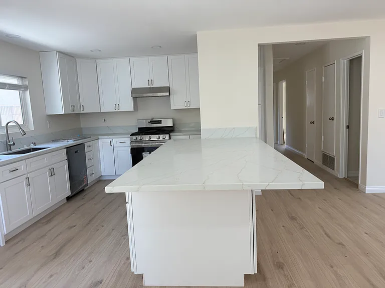 1920 E Kirkwood Ave #1920 — Photo 6