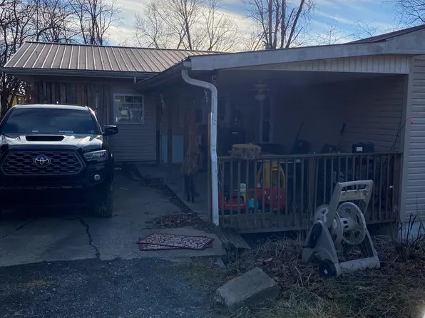 511 Pea Ridge Rd, Oak Hill, WV 25901